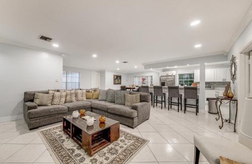 Sandalfoot Cove House | Boca Raton Home Outdoor Kitchen, By Golf Courses