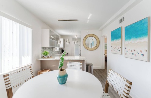 Boca Raton Apartment | Boca Waterfront Oasis: Bright Corner Unit – Walk to Beach