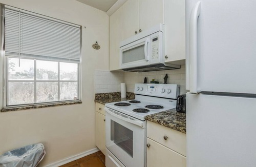 Crescent Lake Apartment | Bohemian Lakeview Retreat!