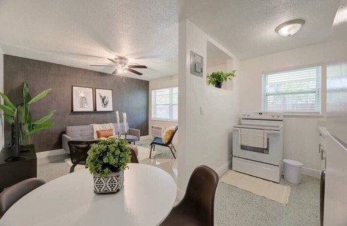 Riverside Park Apartment | Boho Apt. 4 - Near Beach| Airport | Cruise Port