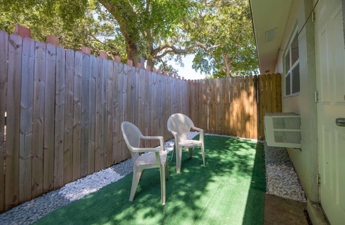 Riverside Park Apartment | Boho Apt. 4 - Near Beach| Airport | Cruise Port