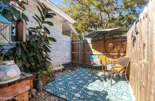 Southbank Apartment | Boho, bright + chic Studio in the City! Walkable, Peaceful and full of charm.