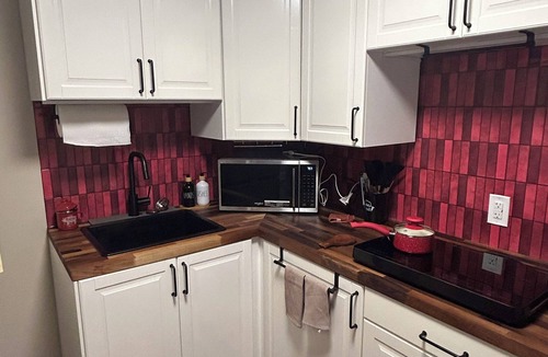 Downtown Baltimore Apartment | Boho Chic Parkside Retreat- 1 Bed Studio. Miles of hiking and water sights!