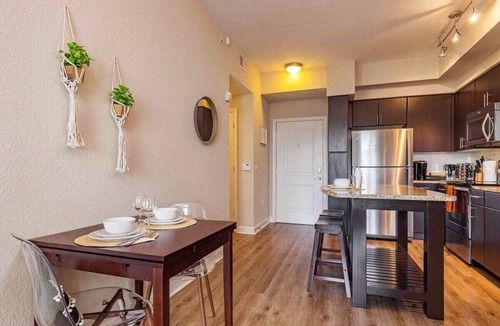Carver City - Lincoln Gardens Apartment | ☀️Boho Escape☀️ 2/2 Dual King Heated Saltwater Pool
