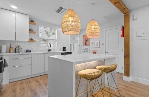 Middle River Terrace Villa | Boho home:near beach/cruise/airport/cruises