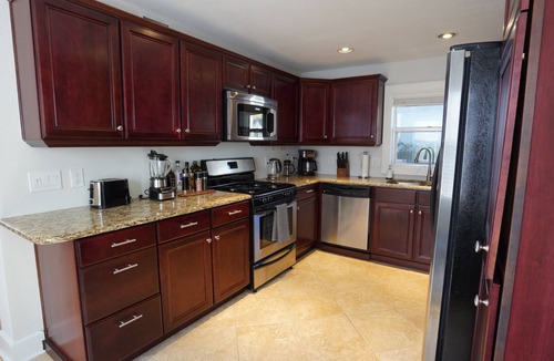 Crescent Lake House | ☀️ Boho House ☀️ near Downtown 🌴 Spacious, Bright 🌴 Patio, Grill, Free Parking