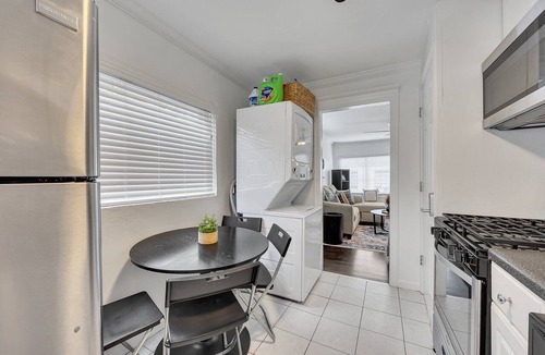 Knight Park Apartment | Boho Westside Retreat | Fire Pit + Walk to Eats