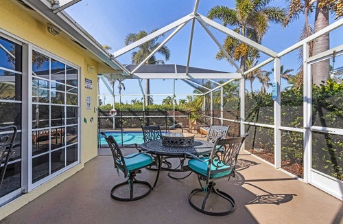 Bokeelia House | Bokeelia Oasis! Heated Pool, Sleeps 12!