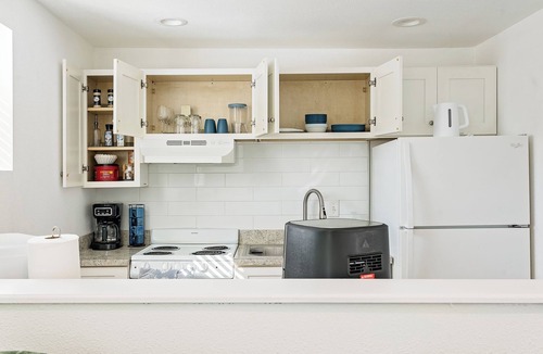 Dixieland Apartment | Bonfire Studio King Bed Pet Friendl