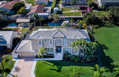 Bonita Springs House | BONITA BEACHFAMILY MANSION 4 BED3.5BATH CUSTOM NEW POOL OUTDOOR KITCHEN BBQ