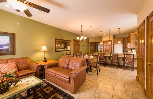 Gatlinburg Resort | BOOK NOW-OVERLOOKING GBURG Top of Mountain FAMILY SIZED CONDO