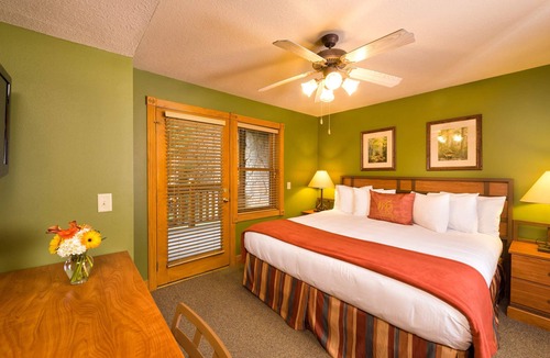 Gatlinburg Resort | BOOK NOW-OVERLOOKING GBURG Top of Mountain FAMILY SIZED CONDO