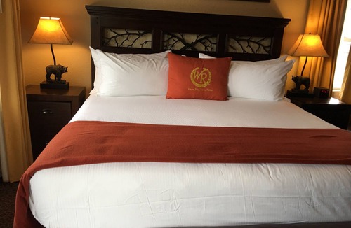 Gatlinburg Resort | BOOK NOW-OVERLOOKING GBURG Top of Mountain FAMILY SIZED CONDO