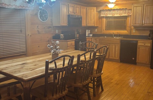 Sevierville House | Book Today! A Beautiful Life is Only 3.4 miles to the Parkway in Pigeon Forge.