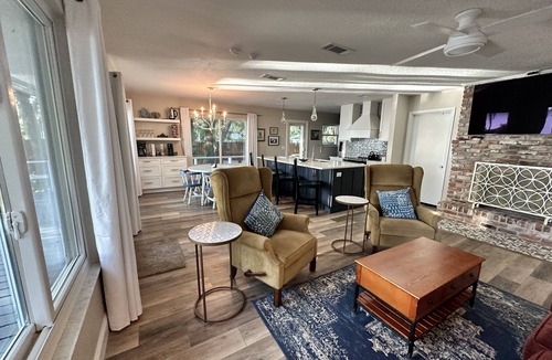 Melrose House | Book your escape to paradise at The Lake Cottage at Santa Fe!