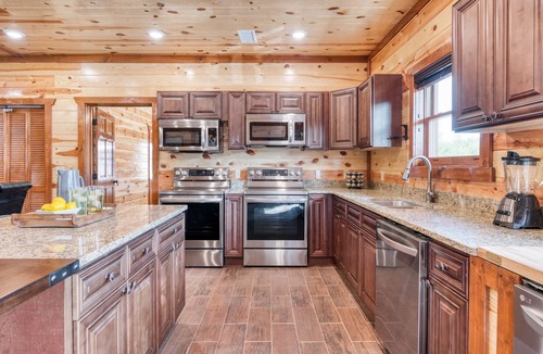 Caton Cabin | Boon by AvantStay | 40-Guest Luxe Smokies Retreat
