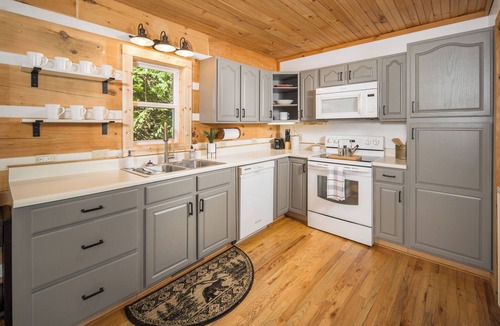 Boone Cabin | Boone/Blowing Rock Cabin: Hot Tub, Mountain Views, Sleeps 8, Peaceful, Private