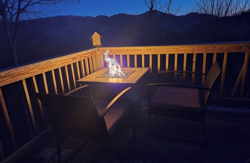 Boone Cabin | Boone/Blowing Rock Cabin: Hot Tub, Mountain Views, Sleeps 8, Peaceful, Private