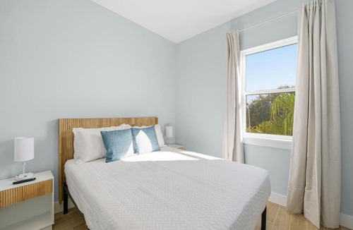 St. Augustine Beach Hotel | Boutique Beach Hotel - 2Bedroom Suite and Pool