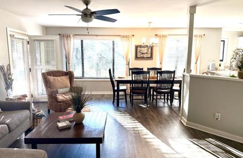 Oak Grove Apartment | Boutique Coastal Retreat