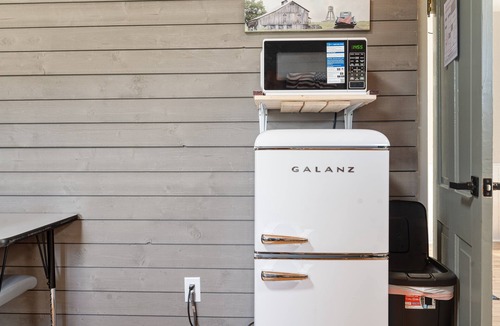 Tellico Plains Hotel | Boutique Inn, The Byrum Room 3B, Minutes from The Cherohala Skyway