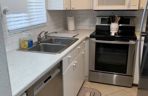 Glenwood Condo | BOUTIQUE OCEANFRONT PENTHOUSE CHARM