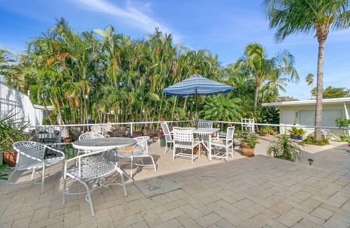 Ocean Ridge Apartment | Boutique style apartment pool 600 ft to the beach
