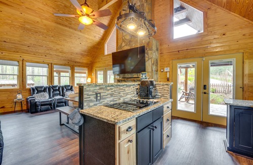 Bowdon Junction Cabin | Bowdon Cabin Stay Near Atlanta, Private Pool!
