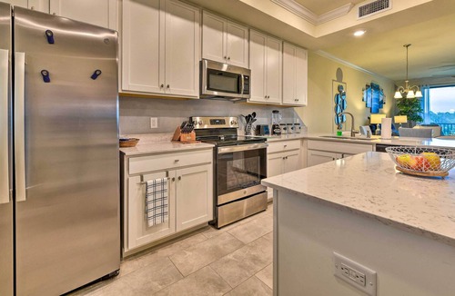 Lakewood Ranch Condo | Bradenton Condo: Lake Views & Hot Tub Access!