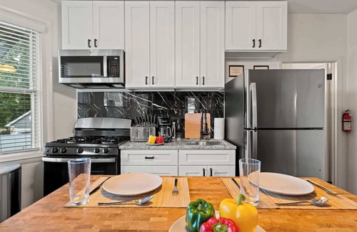 Ardmore Apartment | Brand New 1BDR Near Downtown Ardmore | Free Park