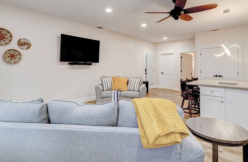 Savannah Victorian District Apartment | Brand-new apartment with great walkable location, central AC, & W/D - near golf
