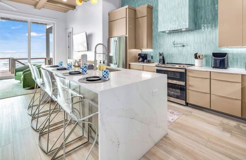 East End House | Brand New Built 2025 - Beachfront, elevator, 6 bedrooms elevated pool, hot tub