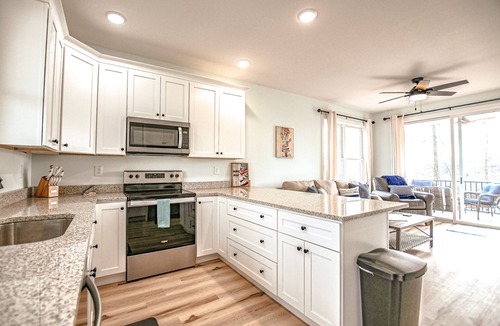La Follette House | Brand New! Deerfield house with covered boat slip!
