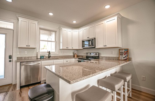 La Follette House | Brand New! Deerfield house with covered boat slip!