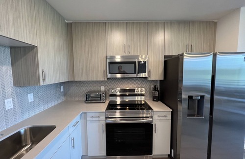 North Trail Condo | Brand new deluxe Sarasota condo close to everything!