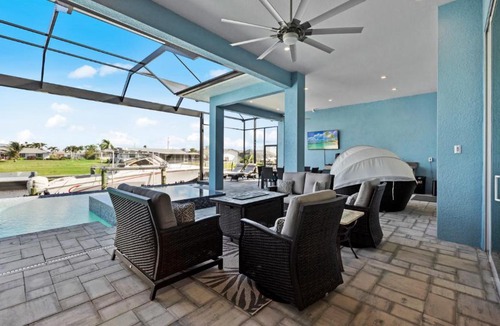Fort Myers House | BRAND NEW! Direct Sailboat Access, Breathtaking Saltwater Pool - Villa Blue Lagoon - Roelens