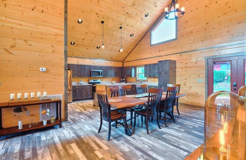 Sevierville Cabin | Brand New Luxury Cabin/Hot tub/Game Rm/Pool table