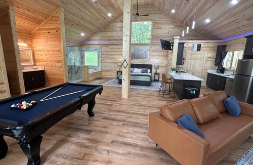 Cleveland Cabin | Brand New Luxury Cabin Full of Amenities