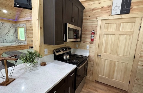 Cleveland Cabin | Brand New Luxury Cabin Full of Amenities