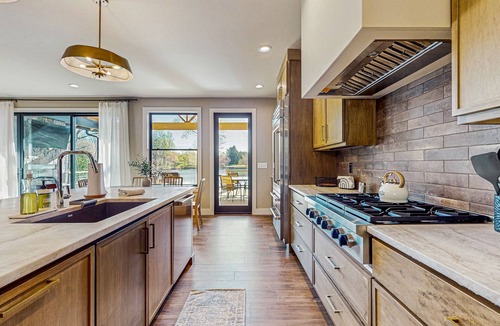 Mills River House | BRAND NEW Perfect Getaway with Lake Views, Full Kitchen and Outdoor Fire Pit