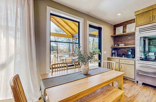 Mills River House | BRAND NEW Perfect Getaway with Lake Views, Full Kitchen and Outdoor Fire Pit
