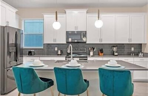 Kissimmee Villa | BRAND NEW Storey Lake- 5 bedrooms, 5 bathrooms, private pool - Harry Potter & Minions theme