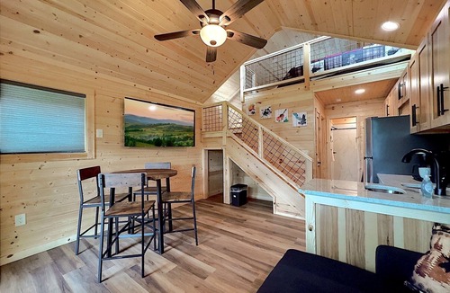 Hiawassee Cottage | ★Brand New★ Tiny Cabin in Downtown Hiawassee on the LAKE!