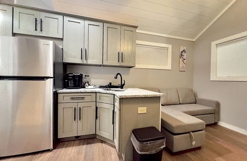 Hiawassee Cottage | Brand New Tiny Home in Downtown Hiawassee on the Lake!