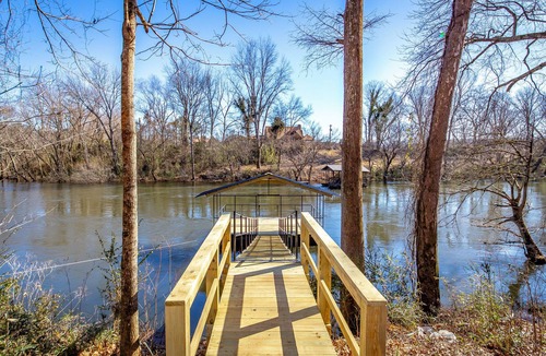 Pangburn Cabin | BRAND NEW Waterfront Cabin on TheLittle Red River with huge dock, arcades & WiFi