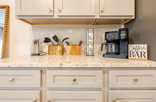 Union City House | Breathtaking 4Bd Townhome, 12 Mins from Airport, 25 Mins from World Cup Stadium!