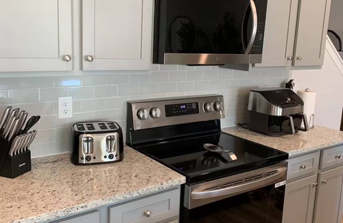 Union City House | Breathtaking 4Bd Townhome, 12 Mins from Airport, 25 Mins from World Cup Stadium!