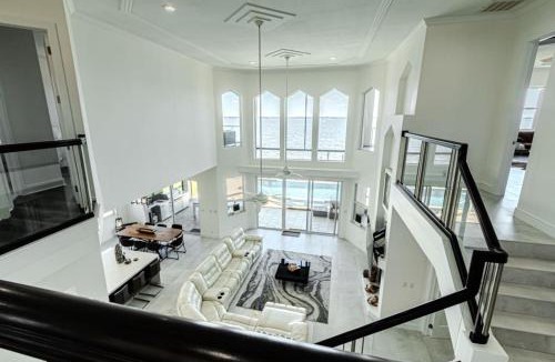 Caloosahatchee House | Breathtaking 6BD Riverfront Mansion w Pool