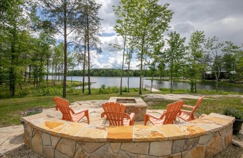Tracy City House | Breathtaking Cottage with Fire Pit in Tracy City, Tennessee