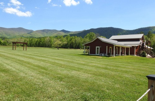 Young Harris House | Breathtaking mountain views from your front porch